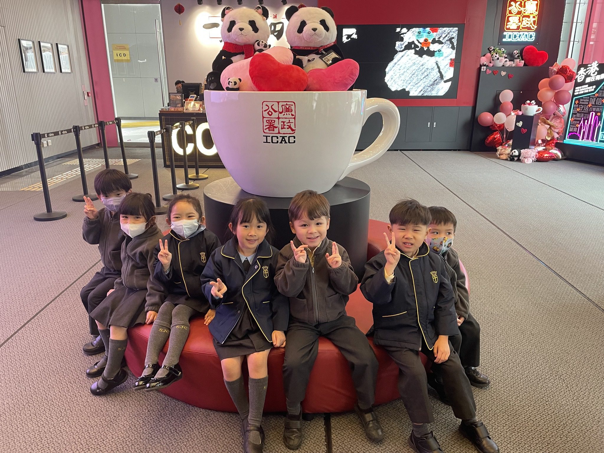 K2 students visited the ICAC building