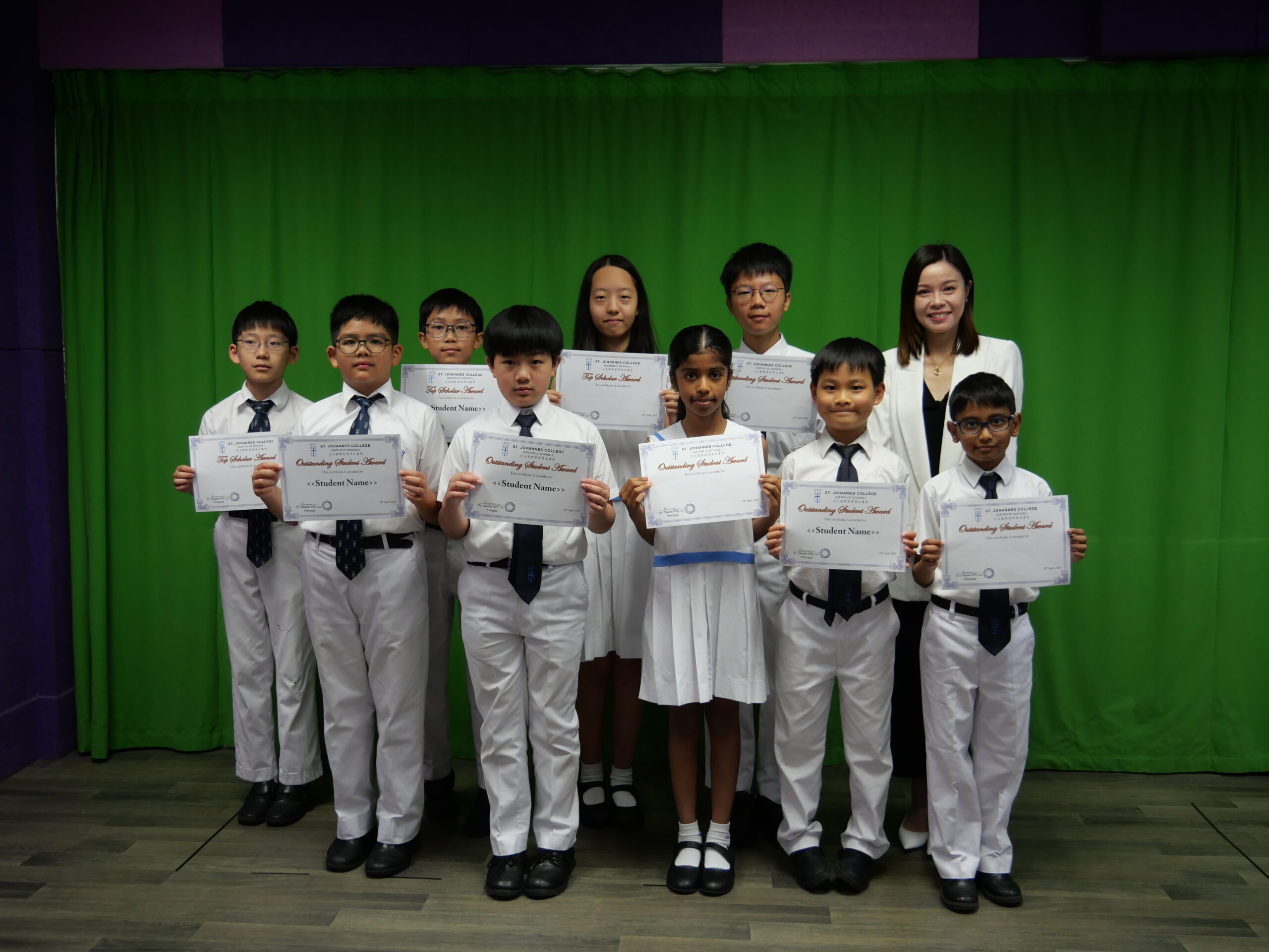 Rainy Day, Radiant Smiles: Our Award Winners 📸🌈💖